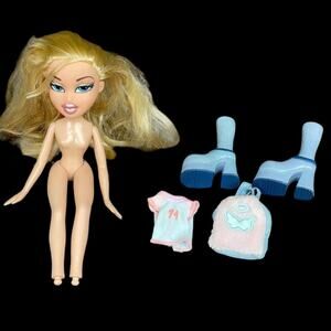 Bratz Flaunt It Cloe Doll Blue Boots Backpack Shirt Toy Vintage 2001 READ DSCPT